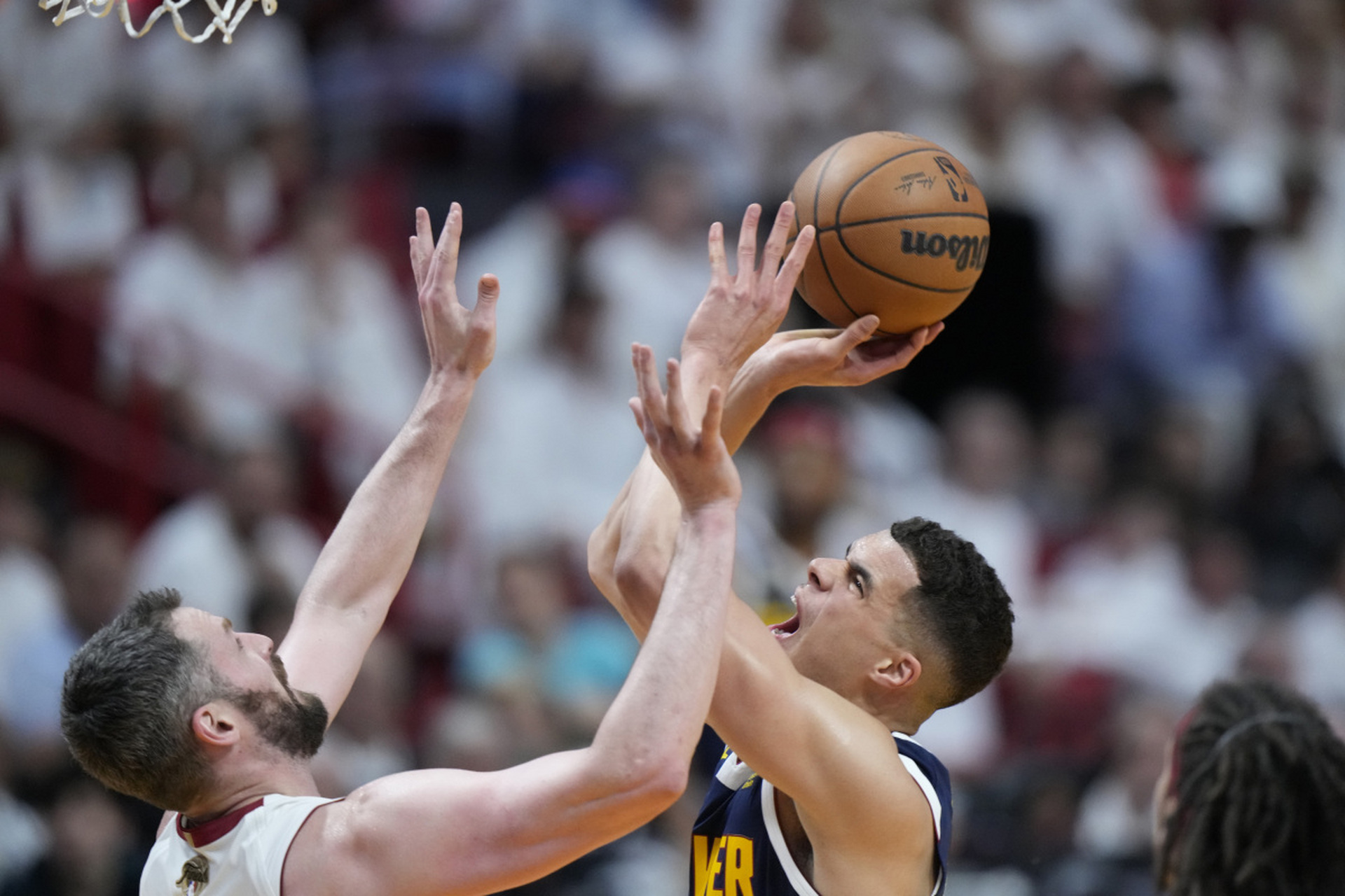 热火队继续保持稳定，客场不敌掘金豪胜的简单介绍