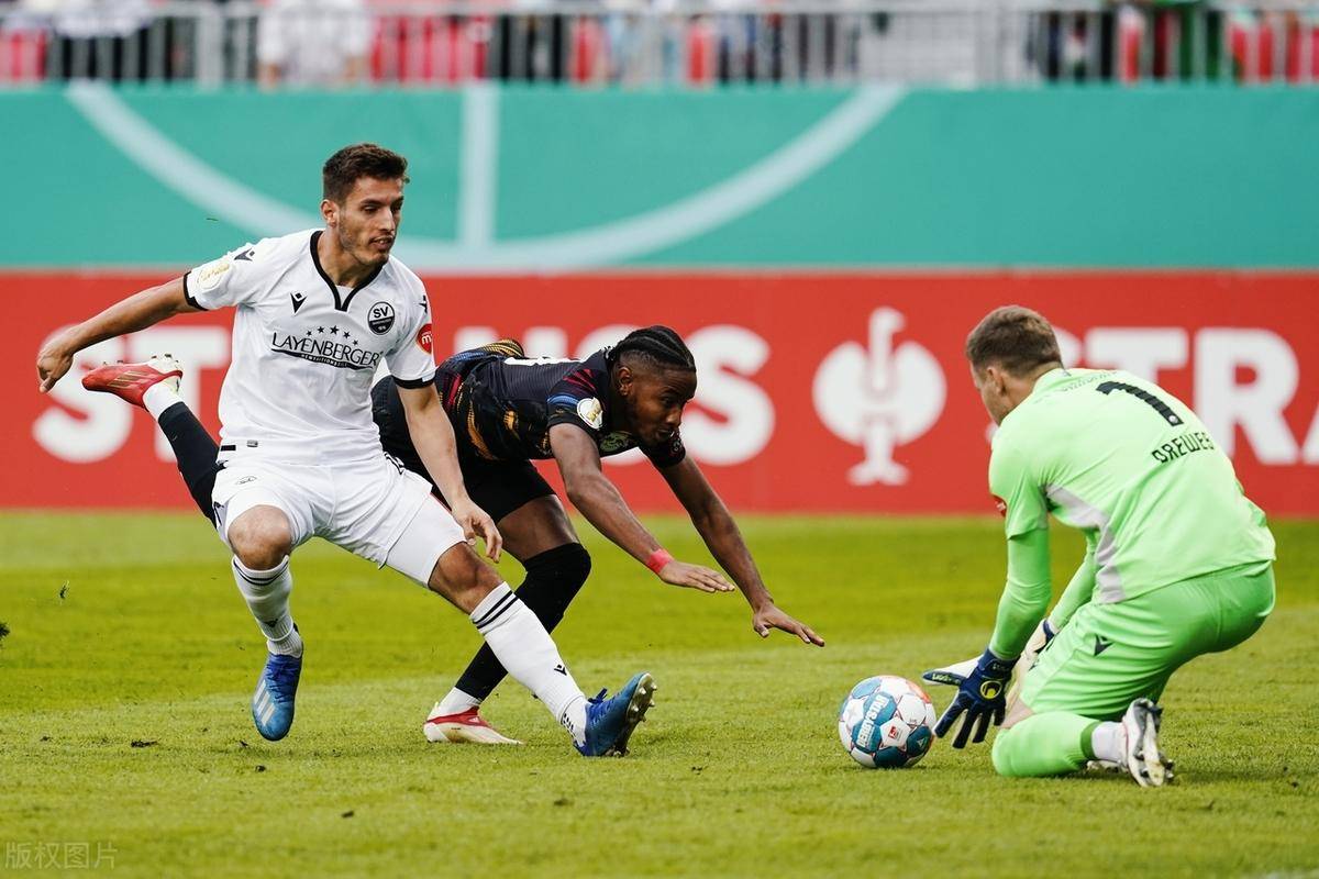 关于莱比锡红牛客场不敌弗赖堡，领跑失利的信息