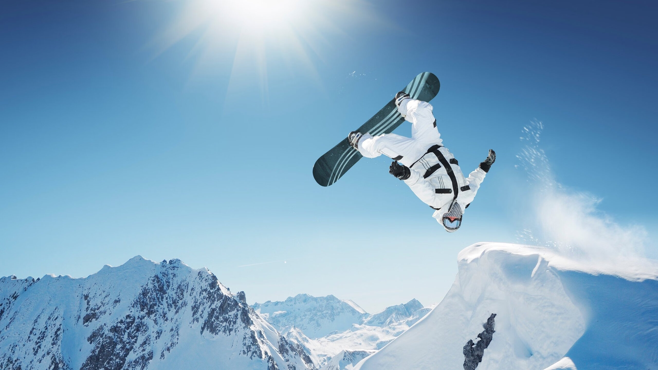 绝杀与点燃,当足球的悲壮遇见羽毛球的狂欢